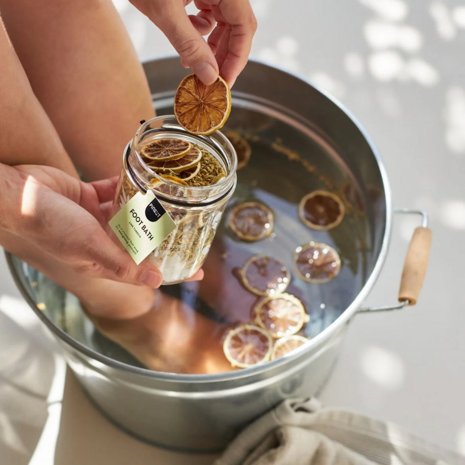 Pineut Foot Bath jar Lime Yarrow