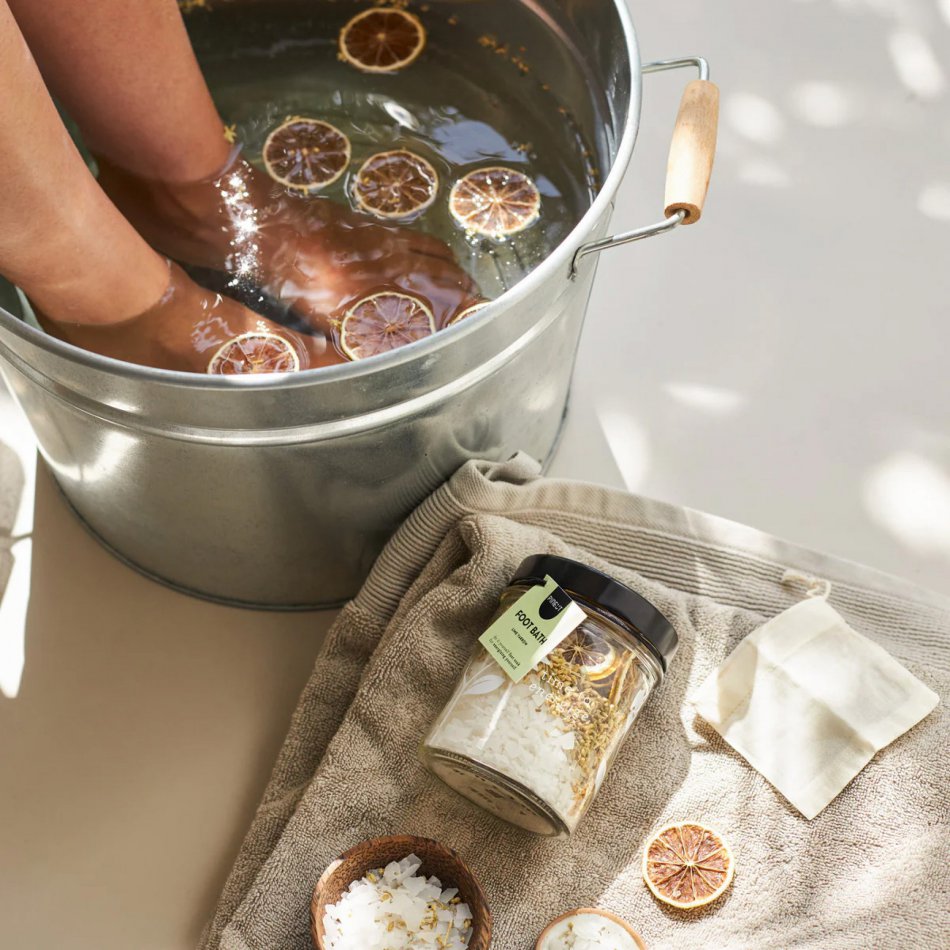 Pineut Foot Bath jar Lime Yarrow